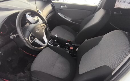 Hyundai Solaris II рестайлинг, 2013 год, 690 000 рублей, 5 фотография