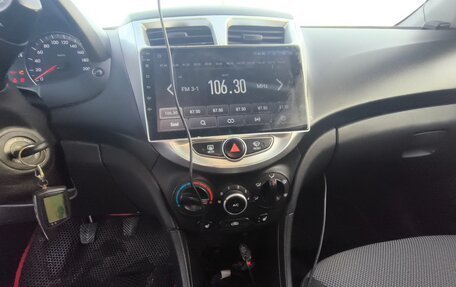 Hyundai Solaris II рестайлинг, 2013 год, 690 000 рублей, 15 фотография