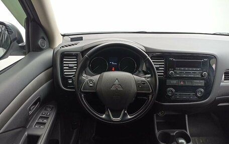 Mitsubishi Outlander III рестайлинг 3, 2015 год, 1 800 000 рублей, 12 фотография