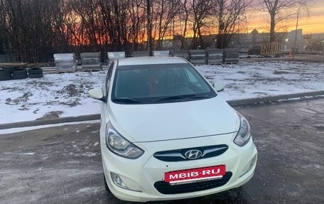 Hyundai Solaris II рестайлинг, 2012 год, 650 000 рублей, 2 фотография