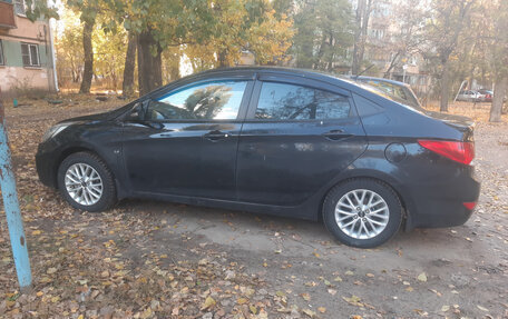 Hyundai Solaris II рестайлинг, 2012 год, 900 000 рублей, 2 фотография