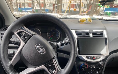 Hyundai Solaris II рестайлинг, 2014 год, 990 000 рублей, 6 фотография