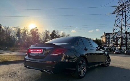 Mercedes-Benz E-Класс, 2019 год, 3 450 000 рублей, 5 фотография