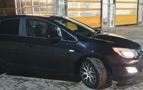 Opel Astra J, 2010 год, 800 000 рублей, 2 фотография