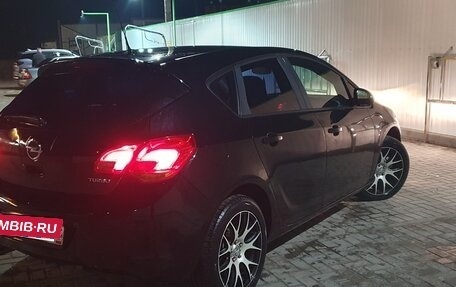 Opel Astra J, 2010 год, 800 000 рублей, 3 фотография