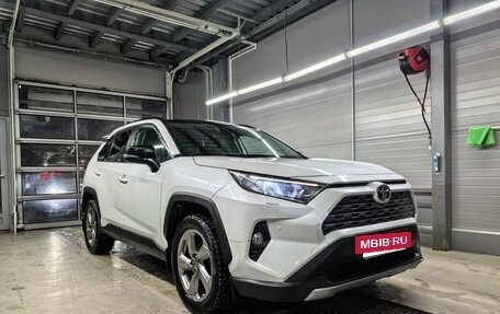 Toyota RAV4, 2020 год, 3 700 000 рублей, 3 фотография