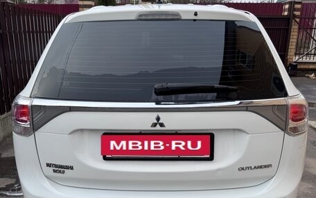 Mitsubishi Outlander III рестайлинг 3, 2014 год, 1 200 000 рублей, 2 фотография