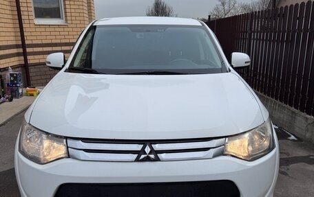 Mitsubishi Outlander III рестайлинг 3, 2014 год, 1 200 000 рублей, 9 фотография