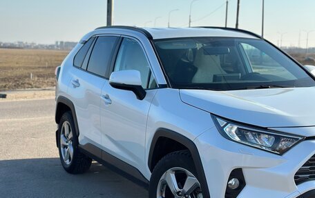 Toyota RAV4, 2019 год, 3 250 000 рублей, 2 фотография