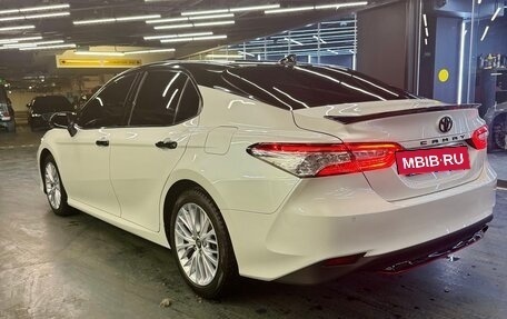 Toyota Camry, 2019 год, 2 950 000 рублей, 4 фотография