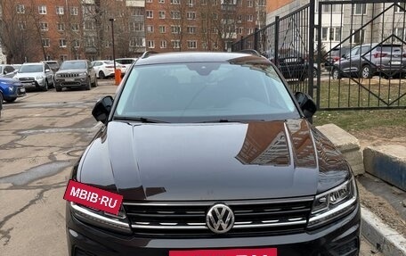 Volkswagen Tiguan II, 2020 год, 2 800 000 рублей, 2 фотография