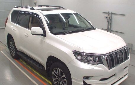 Toyota Land Cruiser Prado 150 рестайлинг 2, 2022 год, 4 480 000 рублей, 2 фотография