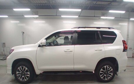 Toyota Land Cruiser Prado 150 рестайлинг 2, 2022 год, 4 480 000 рублей, 4 фотография