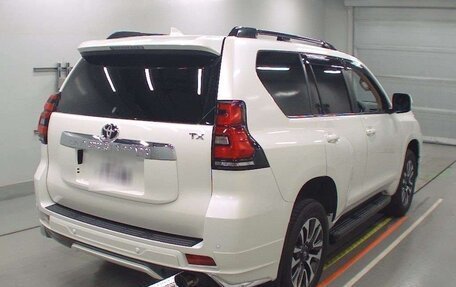 Toyota Land Cruiser Prado 150 рестайлинг 2, 2022 год, 4 480 000 рублей, 6 фотография