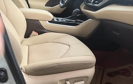 Toyota Highlander, 2022 год, 3 500 000 рублей, 9 фотография