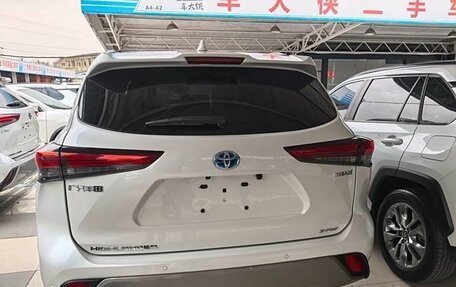 Toyota Highlander, 2022 год, 3 500 000 рублей, 3 фотография