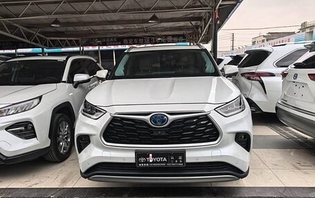 Toyota Highlander, 2022 год, 3 500 000 рублей, 6 фотография