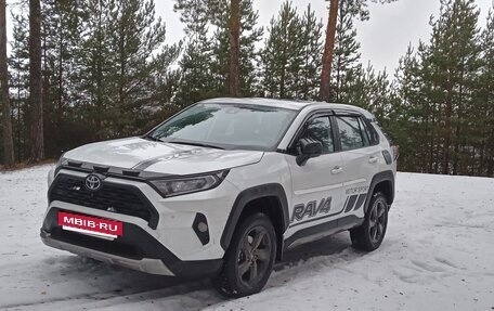 Toyota RAV4, 2023 год, 4 199 999 рублей, 3 фотография