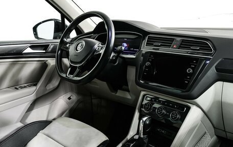 Volkswagen Tiguan II, 2018 год, 2 870 000 рублей, 9 фотография