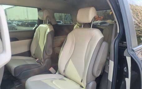 KIA Carnival, 2020 год, 2 250 000 рублей, 17 фотография