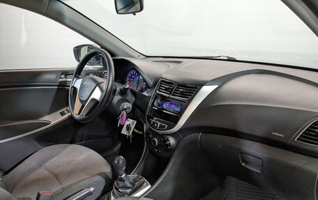 Hyundai Solaris II рестайлинг, 2013 год, 950 000 рублей, 13 фотография