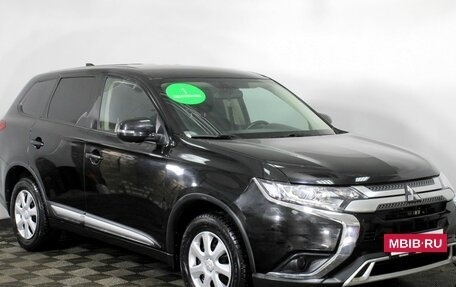 Mitsubishi Outlander III рестайлинг 3, 2018 год, 2 160 000 рублей, 3 фотография