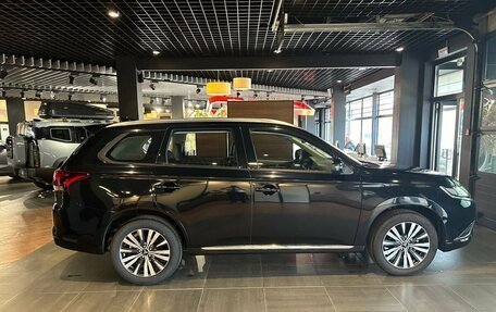 Mitsubishi Outlander III рестайлинг 3, 2022 год, 3 650 000 рублей, 4 фотография