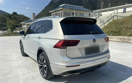 Volkswagen Tiguan II, 2022 год, 2 800 000 рублей, 5 фотография