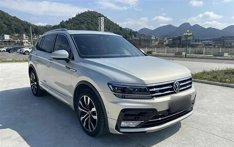 Volkswagen Tiguan II, 2022 год, 2 800 000 рублей, 3 фотография