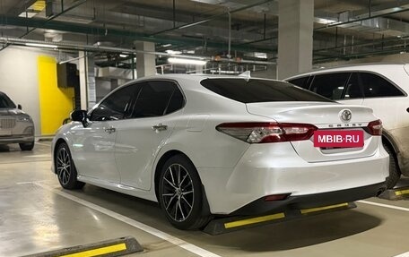 Toyota Camry, 2020 год, 3 200 000 рублей, 4 фотография