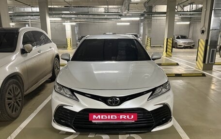 Toyota Camry, 2020 год, 3 200 000 рублей, 2 фотография