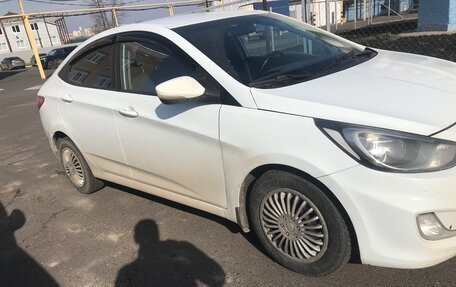 Hyundai Solaris II рестайлинг, 2012 год, 700 000 рублей, 4 фотография