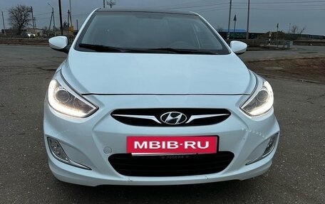 Hyundai Solaris II рестайлинг, 2013 год, 670 000 рублей, 3 фотография