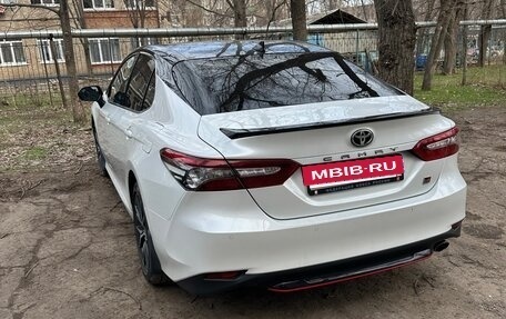 Toyota Camry, 2021 год, 3 630 000 рублей, 2 фотография