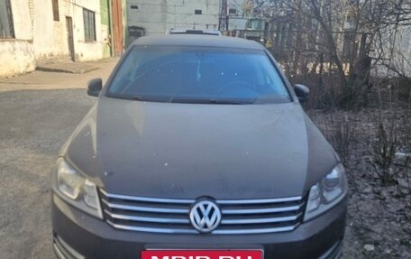 Volkswagen Passat B7, 2013 год, 800 000 рублей, 1 фотография