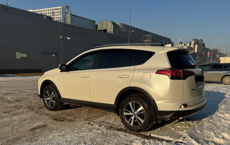 Toyota RAV4, 2017 год, 2 650 000 рублей, 4 фотография