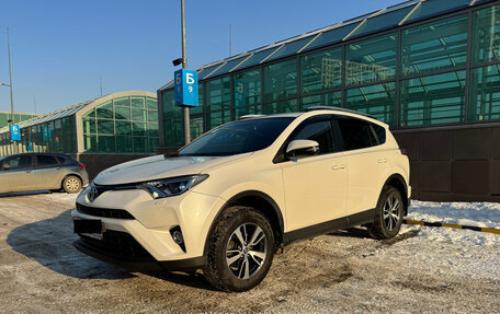 Toyota RAV4, 2017 год, 2 650 000 рублей, 2 фотография