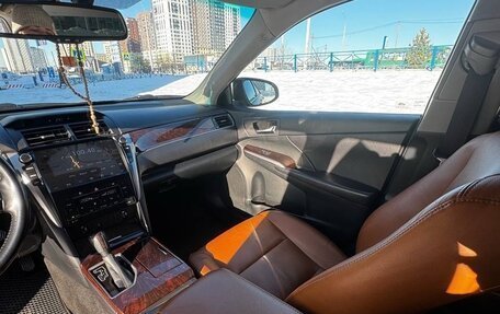 Toyota Camry, 2017 год, 2 650 000 рублей, 5 фотография