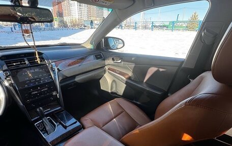 Toyota Camry, 2017 год, 2 650 000 рублей, 6 фотография
