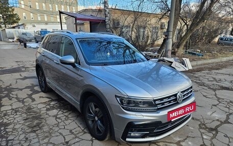 Volkswagen Tiguan II, 2018 год, 2 900 000 рублей, 2 фотография