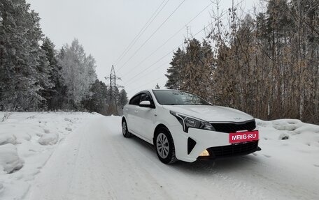 KIA Rio IV, 2021 год, 1 700 000 рублей, 2 фотография