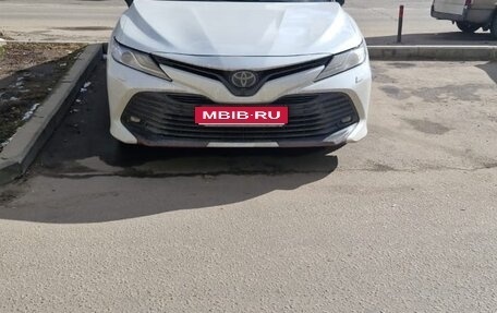 Toyota Camry, 2020 год, 3 000 000 рублей, 1 фотография