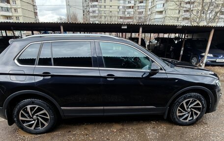 Volkswagen Tiguan II, 2018 год, 2 300 000 рублей, 18 фотография