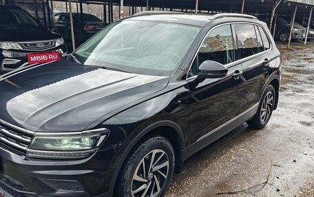 Volkswagen Tiguan II, 2018 год, 2 300 000 рублей, 13 фотография