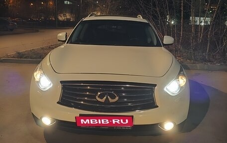 Infiniti FX II, 2013 год, 2 350 000 рублей, 14 фотография