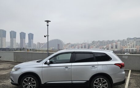 Mitsubishi Outlander III рестайлинг 3, 2015 год, 1 375 000 рублей, 9 фотография