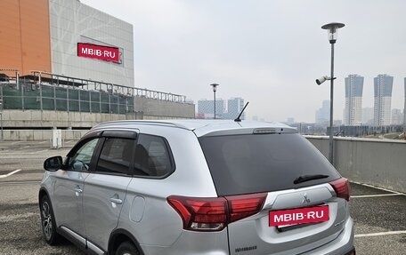 Mitsubishi Outlander III рестайлинг 3, 2015 год, 1 375 000 рублей, 4 фотография