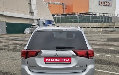 Mitsubishi Outlander III рестайлинг 3, 2015 год, 1 375 000 рублей, 6 фотография