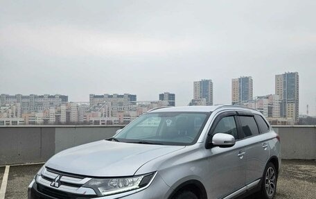 Mitsubishi Outlander III рестайлинг 3, 2015 год, 1 375 000 рублей, 3 фотография