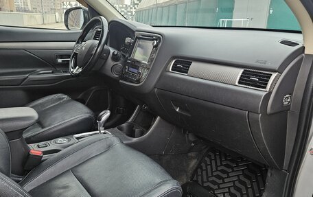 Mitsubishi Outlander III рестайлинг 3, 2015 год, 1 375 000 рублей, 20 фотография